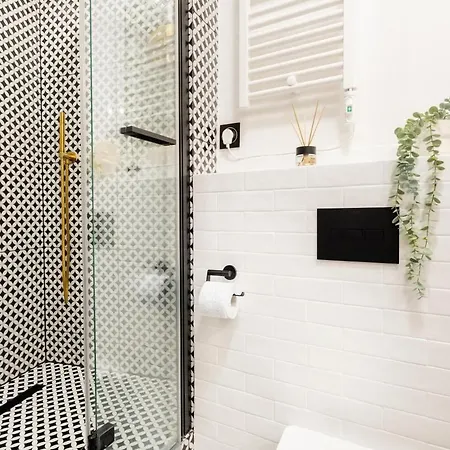 Bergamot Center Apartment *